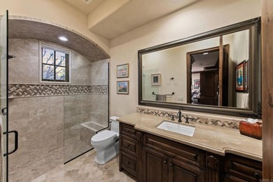 Welcome home to this extraordinary, private single-level estate - photo 37