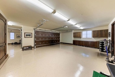 Welcome home to this extraordinary, private single-level estate - photo 43