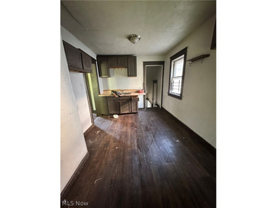 Welcome to an investor deal in South Collinwood. This 3 bedroom - photo 3