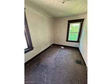 Welcome to an investor deal in South Collinwood. This 3 bedroom - photo 10