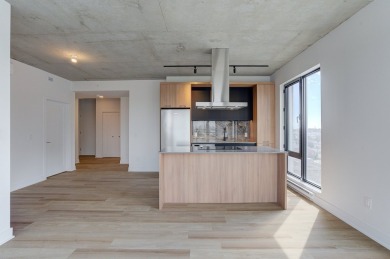 Lake Home For Sale in Montréal (Lasalle),