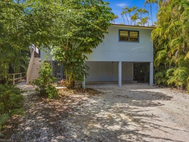 LOCATION, LOCATION, LOCATION! No HOA and ideally situated just - photo 4