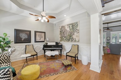 Welcome to this stunning custom-built 6-bedroom, 5.5 bathroom - photo 12