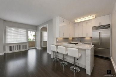 Step into sophisticated urban living in this stunning, barely - photo 4