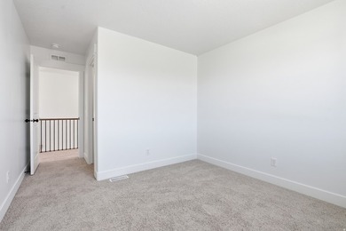 Just a block from the planned Spanish Fork Temple, custom - photo 24