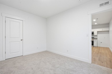 Just a block from the planned Spanish Fork Temple, custom - photo 29