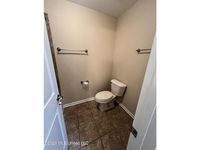 Over 4,200 square feet, 2 bedrooms downstairs, walk-in closets - photo 35