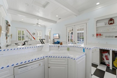 Welcome to this stunning custom-built 6-bedroom, 5.5 bathroom - photo 41