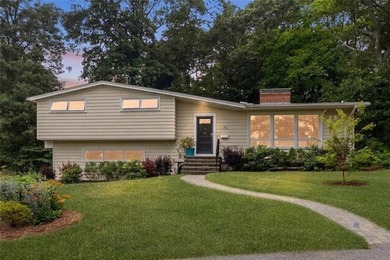 Location, lifestyle, and timeless mid-century charm come - photo 1
