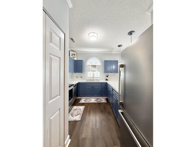 Welcome to this beautifully renovated 2-bedroom, 2-bathroom - photo 4