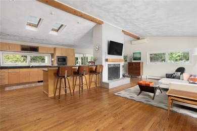 Location, lifestyle, and timeless mid-century charm come - photo 6