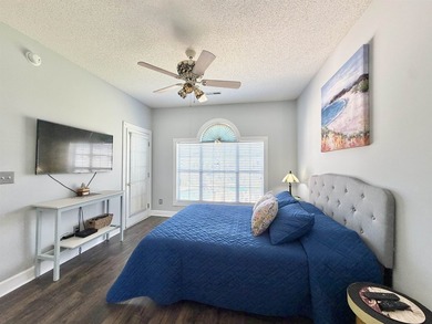 Welcome to this beautifully renovated 2-bedroom, 2-bathroom - photo 10