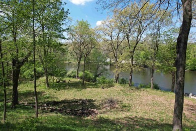 Welcome to this Beautifully Updated Ranch-Style Home! - photo 2