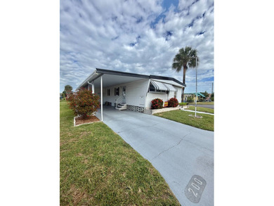 Welcome to this beautifully maintained 1,104 square foot - photo 4