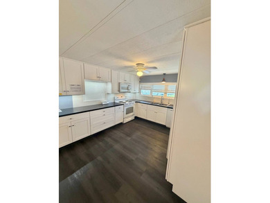 Welcome to this beautifully maintained 1,104 square foot - photo 8