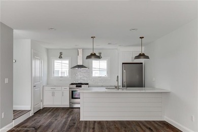 Coastal Elegance Meets Modern Convenience at The Lookout on Main - photo 2