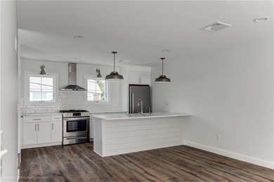 Coastal Elegance Meets Modern Convenience at The Lookout on Main - photo 3