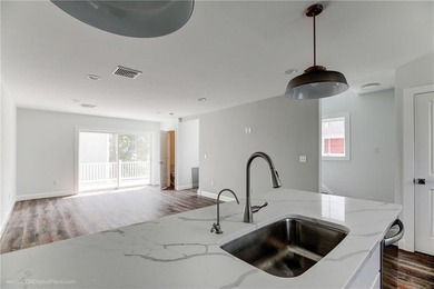 Coastal Elegance Meets Modern Convenience at The Lookout on Main - photo 6