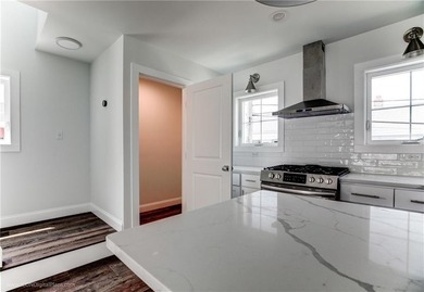 Coastal Elegance Meets Modern Convenience at The Lookout on Main - photo 7