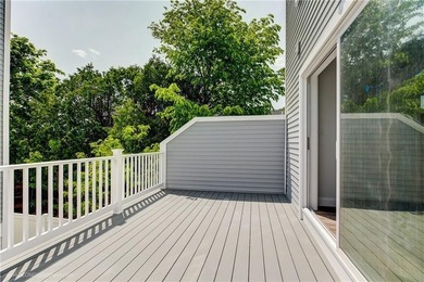 Coastal Elegance Meets Modern Convenience at The Lookout on Main - photo 8