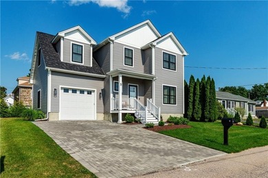 Wow! Fantastic location and setting. In a quiet neighborhood - photo 2