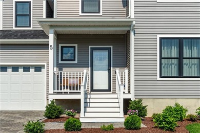 Wow! Fantastic location and setting. In a quiet neighborhood - photo 6