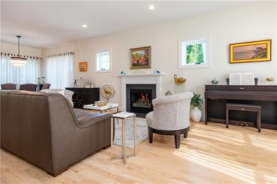 Wow! Fantastic location and setting. In a quiet neighborhood - photo 8