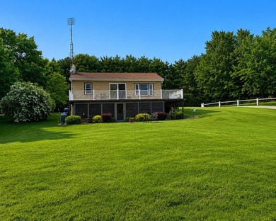Very well-maintained, open-concept lakefront home on Fish Lake! - photo 2