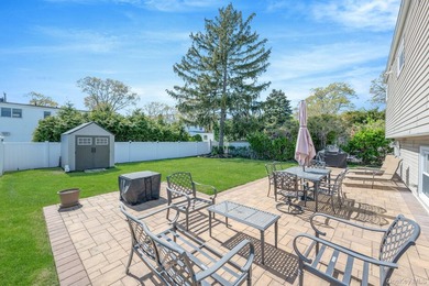 Immaculate, move-in ready multi-level home located in the heart - photo 24