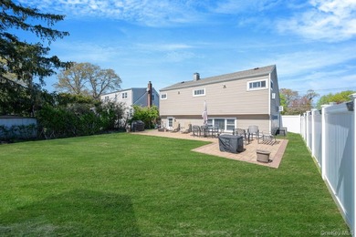 Immaculate, move-in ready multi-level home located in the heart - photo 26