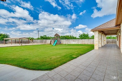Welcome to an extraordinary Butler Farms residence where - photo 46