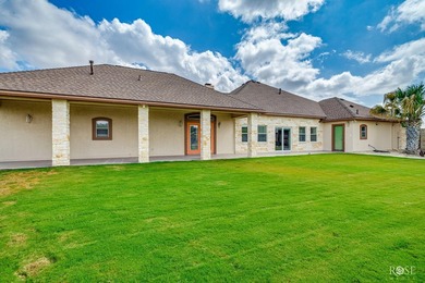 Welcome to an extraordinary Butler Farms residence where - photo 50