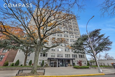 This bright, quiet, 620 square-foot, 1-bedroom, 1-bath, 5-closet
