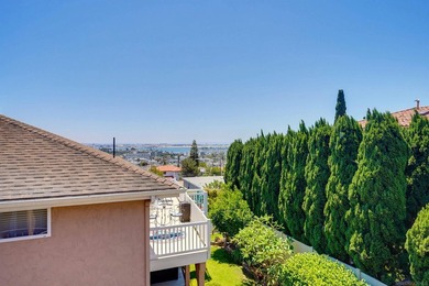 Perched in the heart of coveted Point Loma, this stunning 2,600 - photo 3