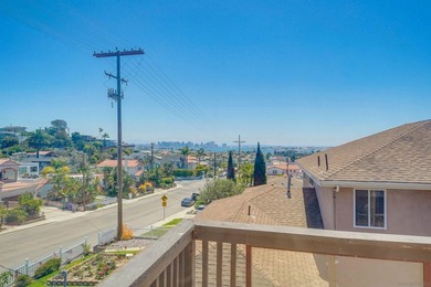 Perched in the heart of coveted Point Loma, this stunning 2,600 - photo 5