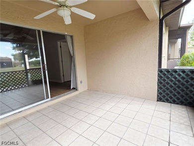 Nice open attached villa with newer Laminate flooring, vaulted - photo 7