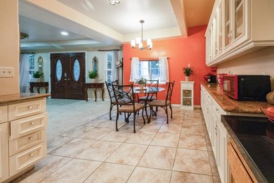 Welcome to this spacious 3-bedroom, 3-bathroom home located in - photo 12