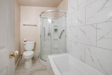 Welcome to this spacious 3-bedroom, 3-bathroom home located in - photo 24