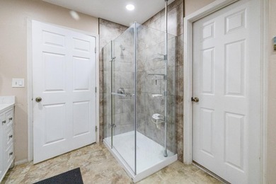Welcome to this spacious 3-bedroom, 3-bathroom home located in - photo 30