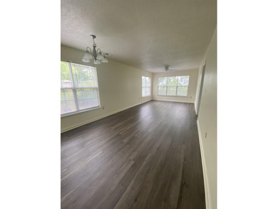 INVESTOR SPECIAL with instant rental income! This 2-bedroom - photo 2