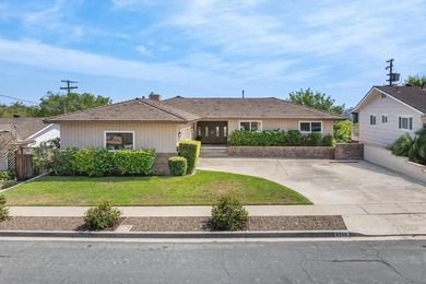 Light and bright home in the heart of Del Cerro featuring a - photo 2