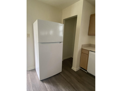 INVESTOR SPECIAL with instant rental income! This 2-bedroom - photo 5