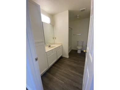 INVESTOR SPECIAL with instant rental income! This 2-bedroom - photo 7