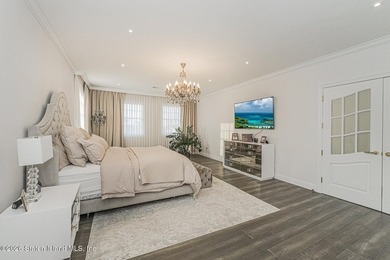 Magnificent 5 bed 4 bath home that doesn't miss a trick. Newly - photo 29