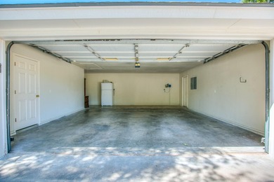 Check out this 4 bed 3.5 bath luxury home in the Heart of - photo 41