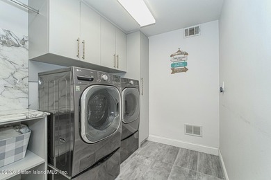 Magnificent 5 bed 4 bath home that doesn't miss a trick. Newly - photo 43