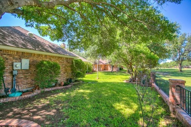 Check out this 4 bed 3.5 bath luxury home in the Heart of - photo 47