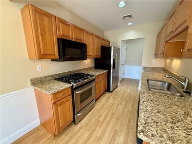 Welcome to this beautifully appointed end-unit two bedroom, two - photo 7