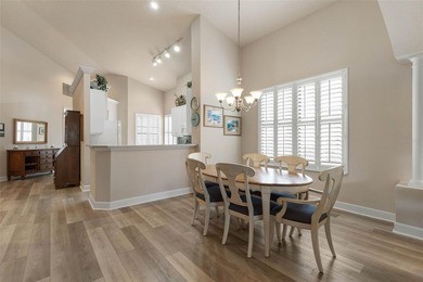 Freshly painted inside, move in ready, no exterior maintenance - photo 8