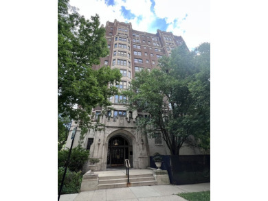 Lake Home For Sale in Chicago, Illinois